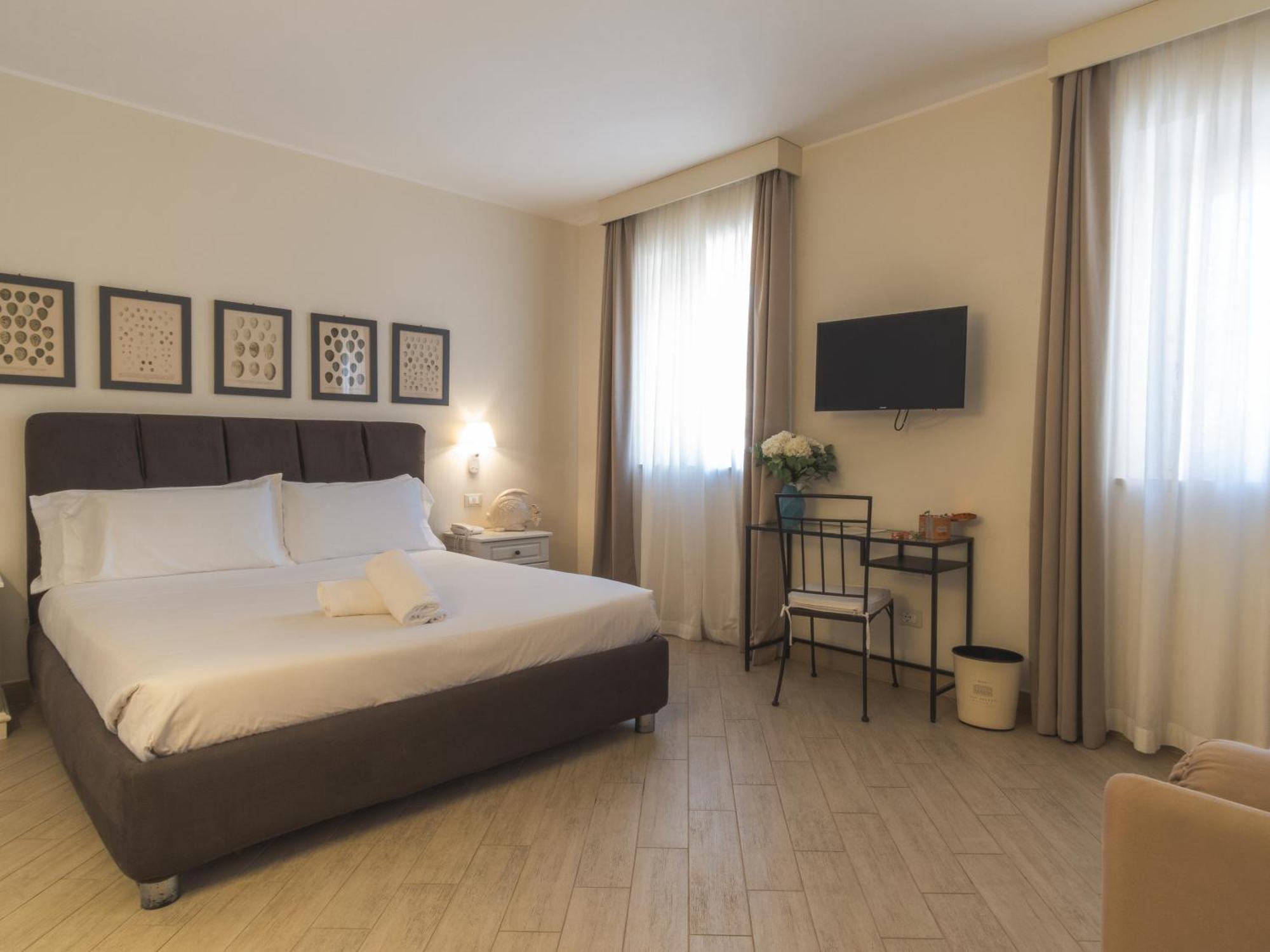 Hotel San Pietro Palace Finale Ligure Exteriör bild