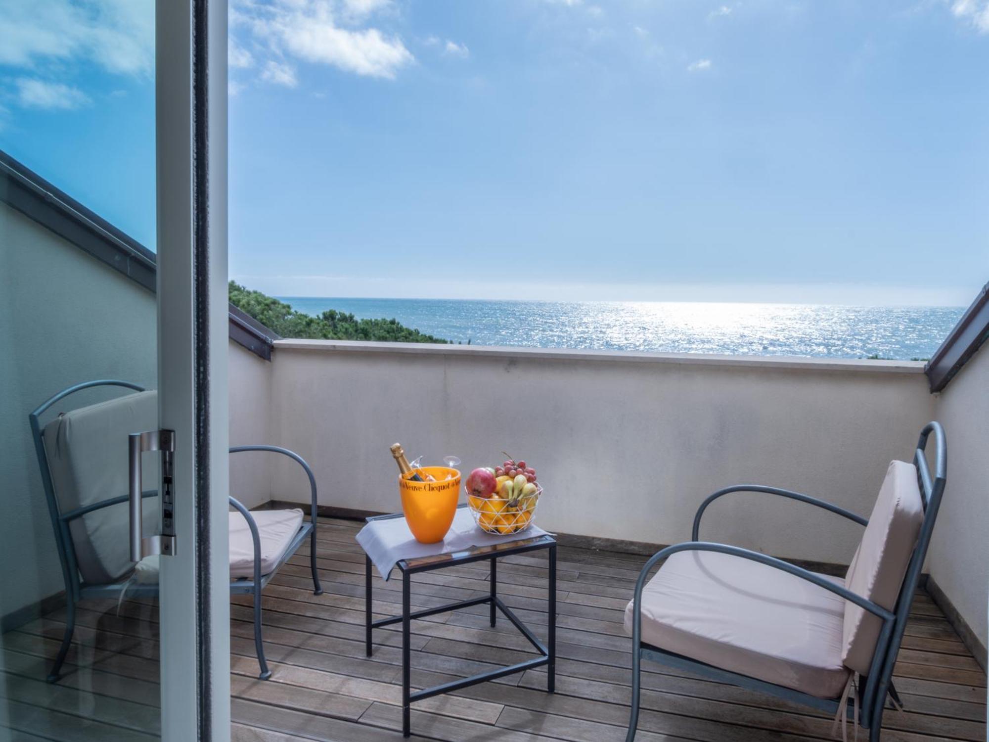 Hotel San Pietro Palace Finale Ligure Exteriör bild