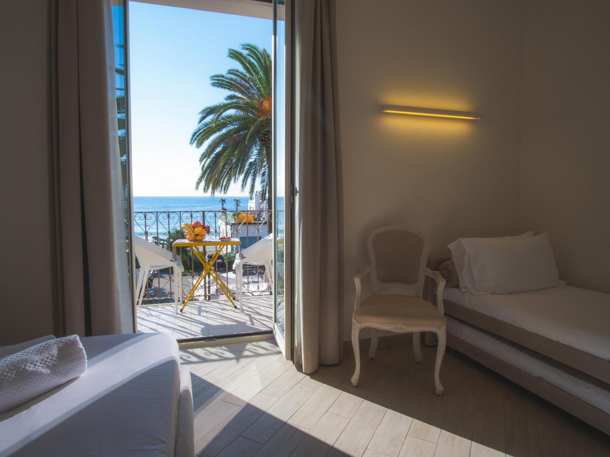 Hotel San Pietro Palace Finale Ligure Exteriör bild