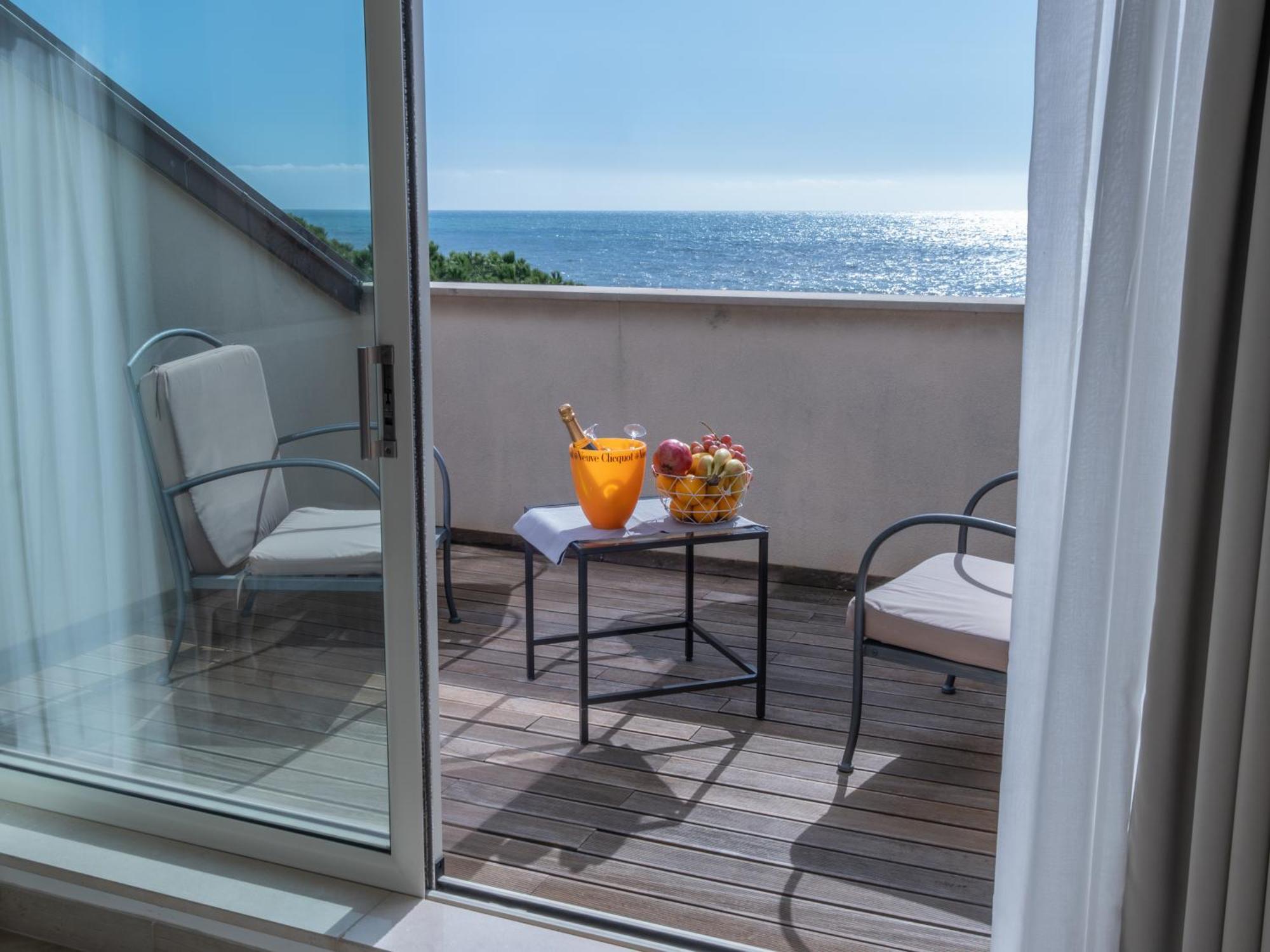 Hotel San Pietro Palace Finale Ligure Exteriör bild