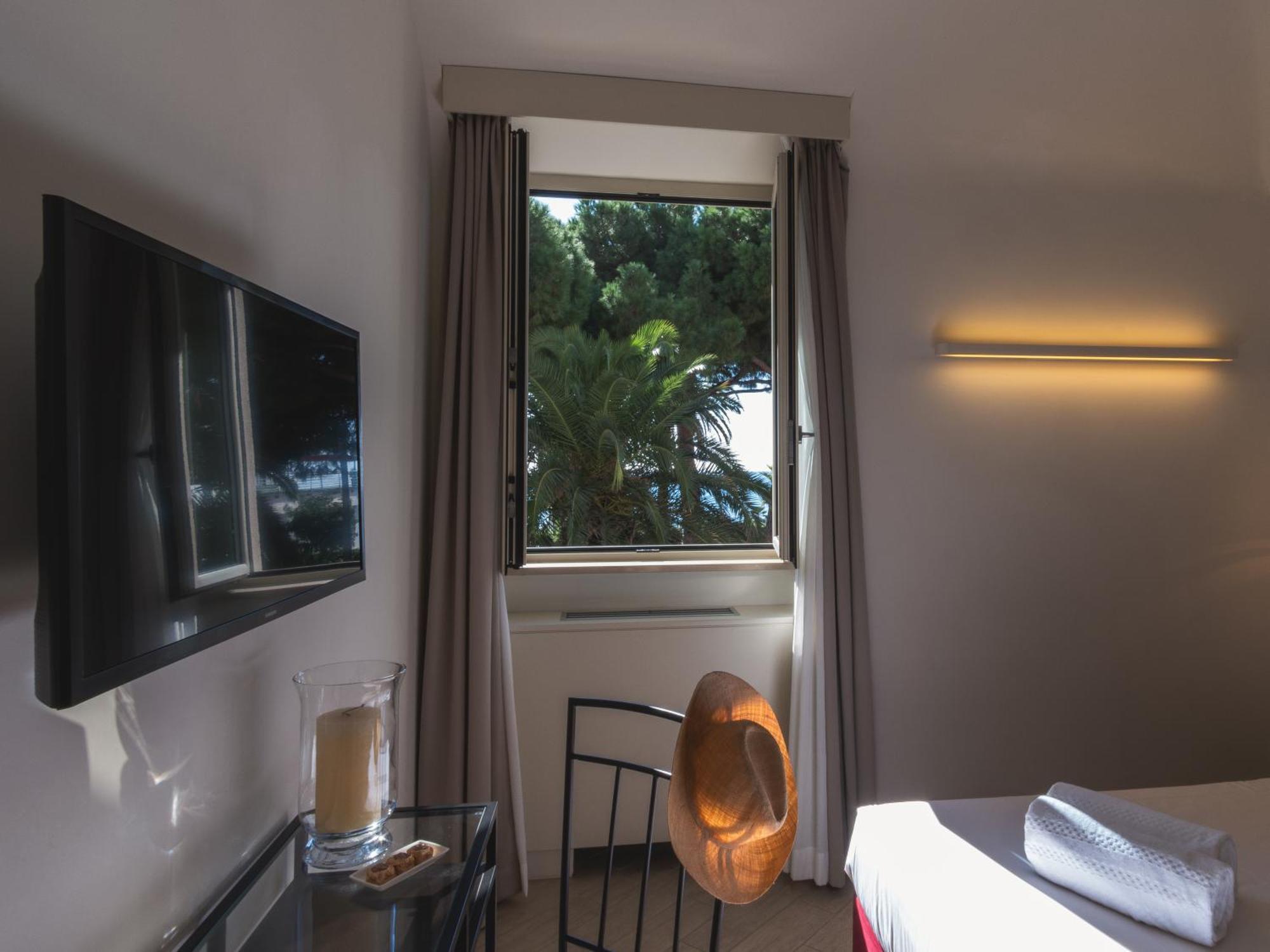 Hotel San Pietro Palace Finale Ligure Exteriör bild